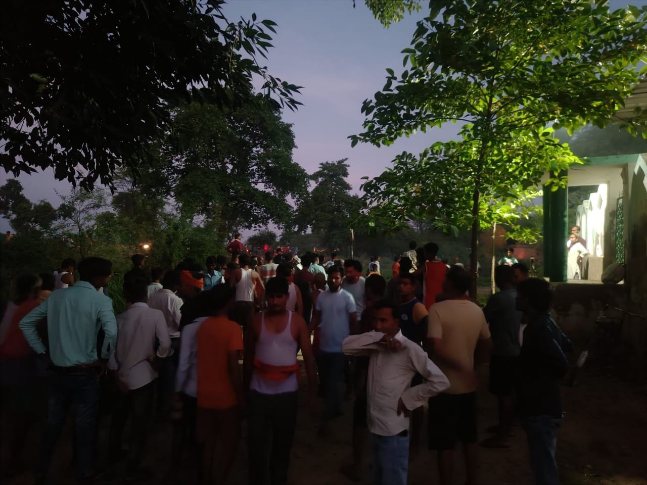 बड़ी खबर-मस्जिद के पास संचालित हो रहा पटाखा गोदाम में धमाका