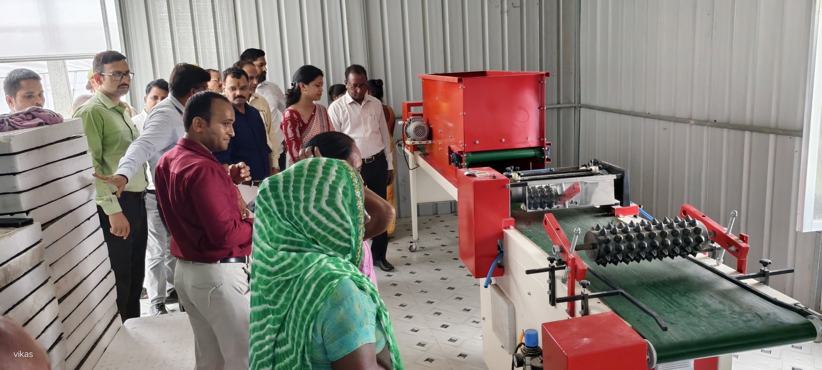 रायबरेली-डीएम ने किया कृषि विज्ञान केंद्र दरियापुर में स्थापित हाईटेक नर्सरी का किया निरीक्षण