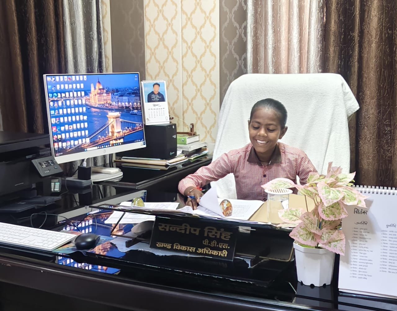 रायबरेली-अमावां में एक दिन की बीडीओ बनी नवोदय में चयनित छात्रा रेशमी
