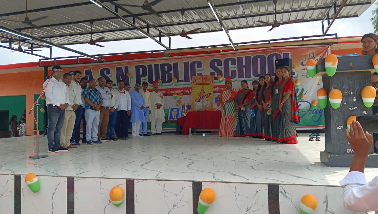 Raibareli-एएसएन पब्लिक स्कूल में हर्सोल्लास के साथ मनाया गया स्वतंत्रता दिवस