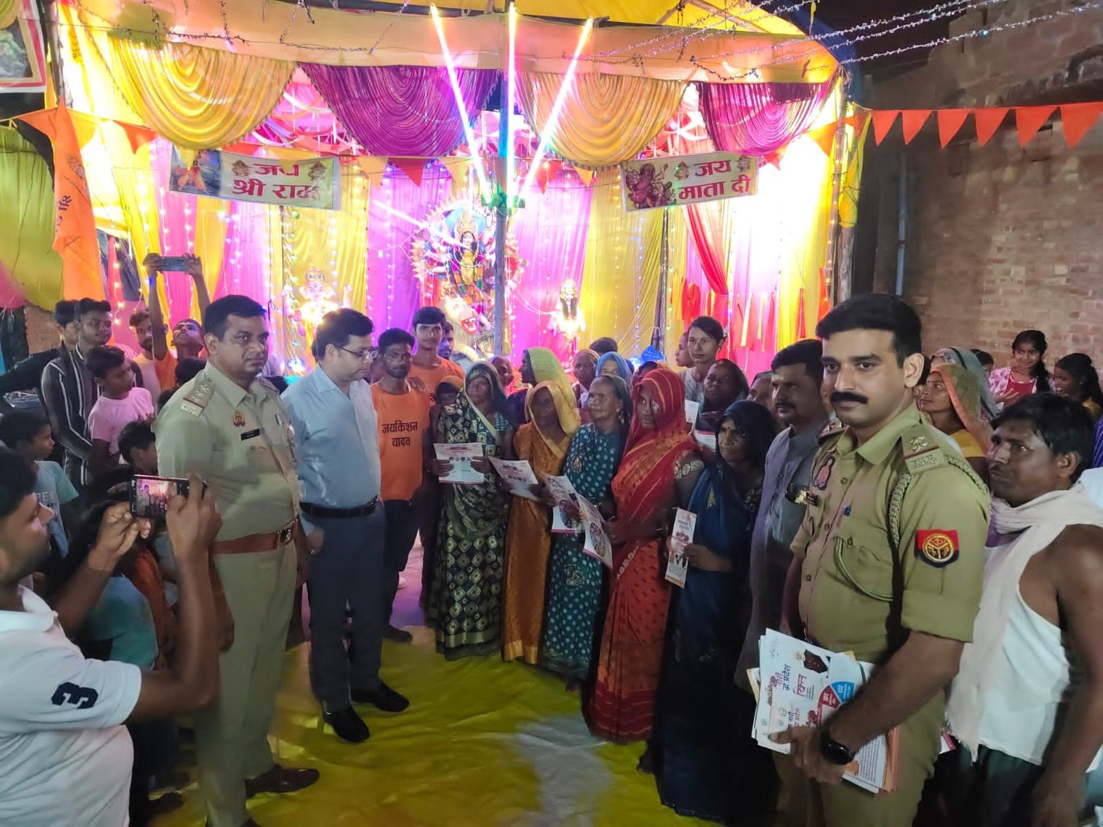 रायबरेली-मिशन शक्ति के 5.0 तहत गाँव में एसडीएम ने महिलाओं से वार्ता कर उन्हें सशक्त बनाने के लिए की पहेल