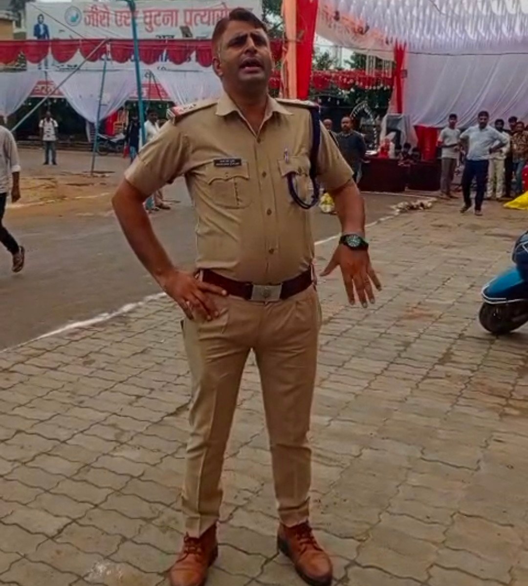 रायबरेली: आरपीएफ के एसआई  नरसी राम गुर्जर की गुंडई का वीडियो आया सामने