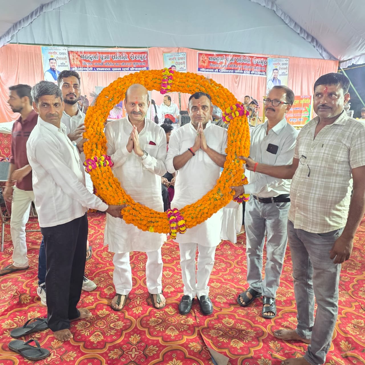 रायबरेली-समाजसेवी शैलेन्द्र अग्निहोत्री ने मातारानी की पूजा अर्चना व दीप प्रज्वलन कर कार्यक्रम का किया शुभारंभ