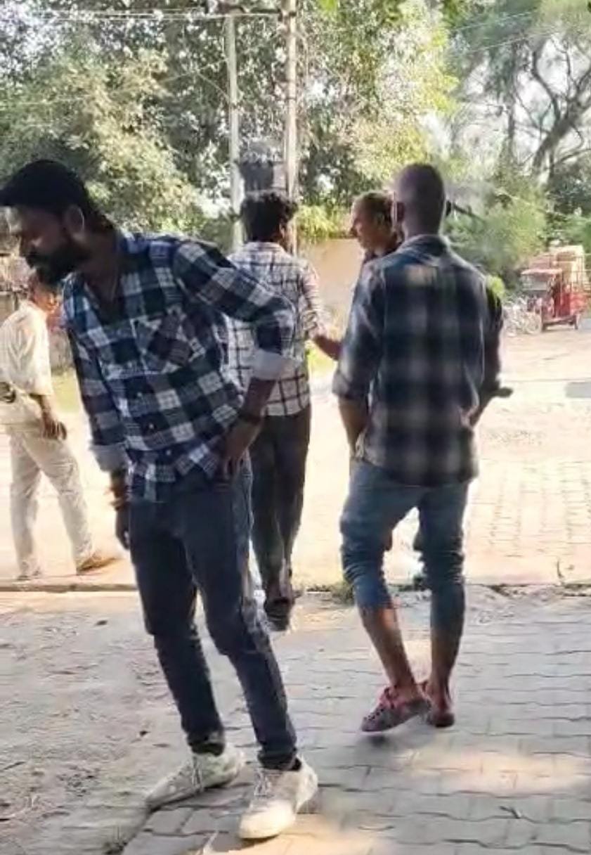 रायबरेली-सीएचसी में घुसकर तीन युवकों ने ओटी सहायक को पीटा,,,,, 