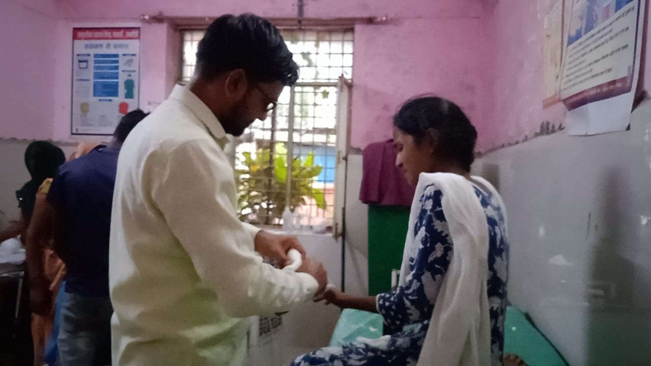 Raibareli-पुरानी रंजिश के चलते दो पक्षों में चले लाठी और डंडे, किशोरी घायल 