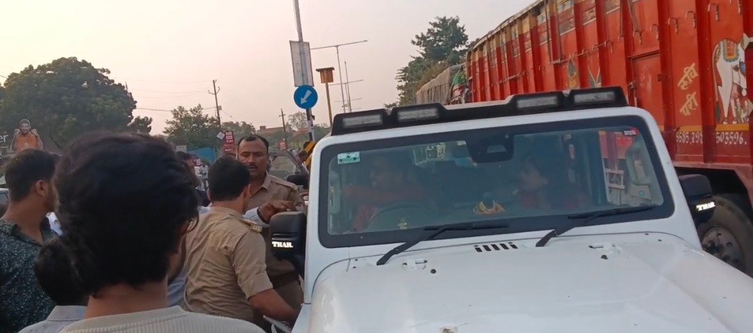 रायबरेली: तेज रफ्तार थार कार ने बाइक सवार को कुचला