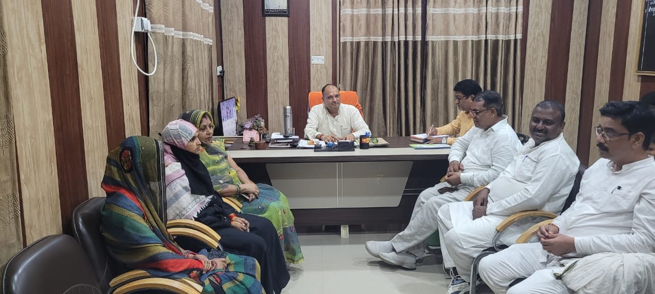 Raibareli-नगर पंचायत अध्यक्ष ने सभासदों के साथ कि बैठक,विकास कार्यो को लेकर हुई चर्चा