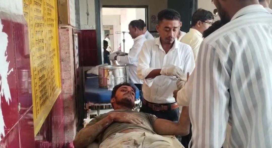 रायबरेली-तड़पता रहा मरीज दो घण्टों इंतजार के बाद आई एम्बुलेंस,,,, 