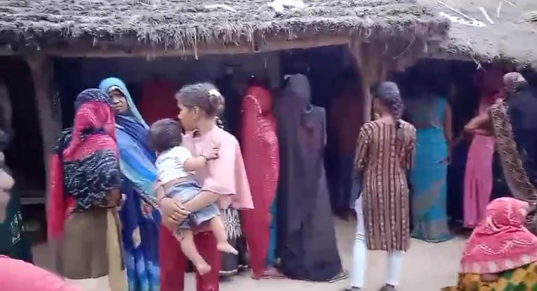 रायबरेली-खेत में काम कर रहा था परिवार ,घर में फांसी पर लटक गई किशोरी 