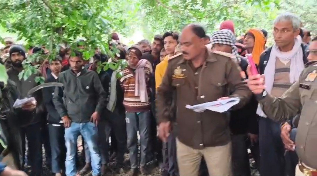 रायबरेली-पेड़ के सहारे फांसी के फंदे से लटकता मिला युवक का शव