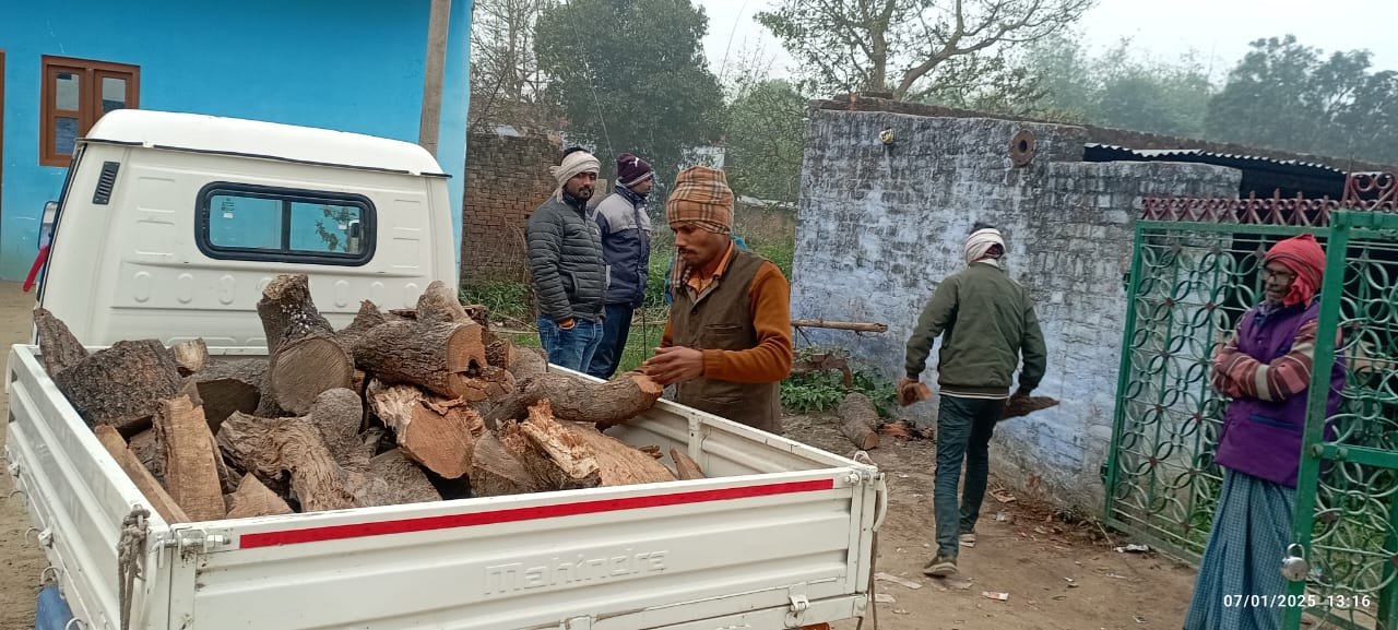 रायबरेली में ठंड से बचाव के लिए लोगो का सहारा बने BJP नेता अनुष्ठान सिंह जहाजी