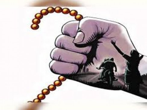 रायबरेली-गोकना घाट से राजस्व निरीक्षक की पत्नी के जेवर चोरी,,,,,? 