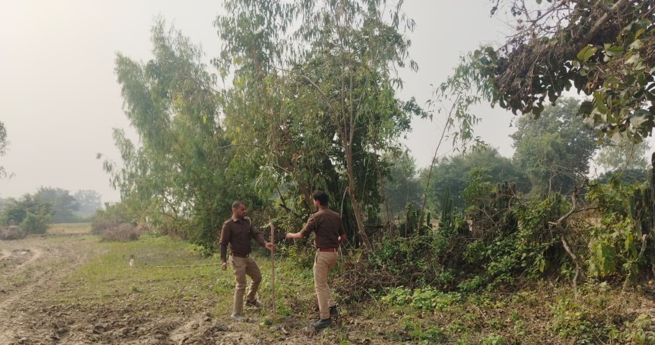 रायबरेली-दबिश के दौरान 25 लीटर अवैध कच्ची शराब बरामद व लगभग 150 किलोग्राम लहन बरामद कर मौके पर नष्ट