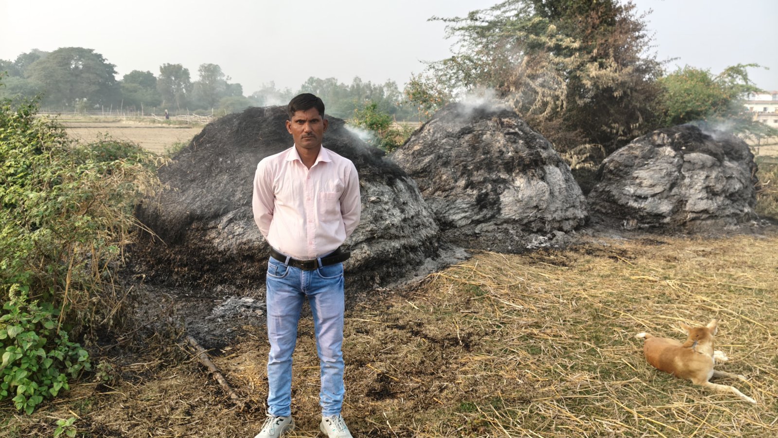 रायबरेली-पराली में आग लगाने का दंबगो पर लगाया आरोप,दी नामजद तहरीर