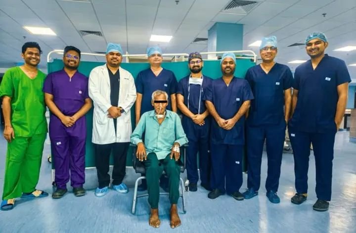 एम्स रायबरेली के डॉक्टरों ने बचाई 60 वर्षीय मरीज की जान,मरीज को दी नई जिंदगी