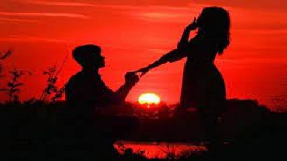 रायबरेली-चार बच्चों की मां प्रेमी संग हुई फरार, थाने पहुँचकर प्रेमी के साथ रहने की जताई इच्छा