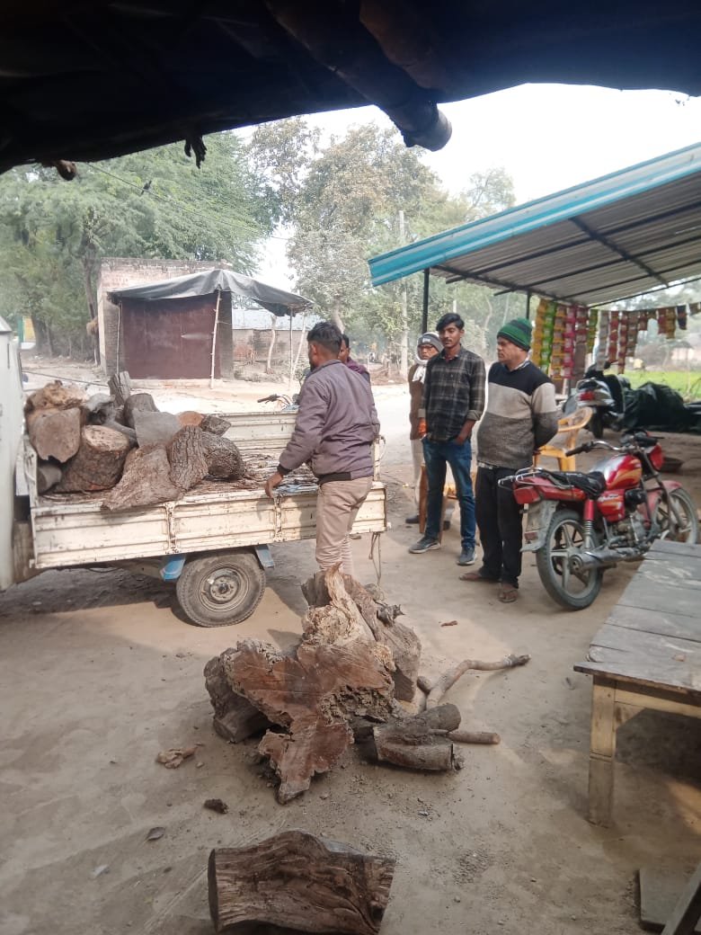 रायबरेली-ठंड से ठिठुर रहे लोगों के लिए सहारा बने बीजेपी नेता अनुष्ठान सिंह जहाजी