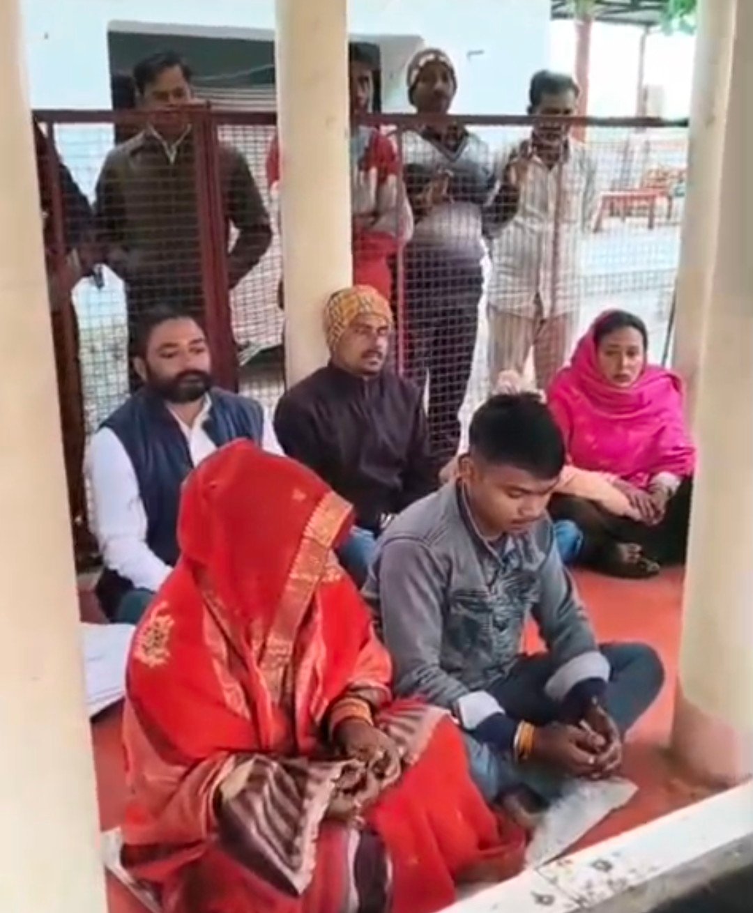 रायबरेली-इंस्टाग्राम से शुरू हुई प्रेम कहानी हिंदू युवक ने मुस्लिम युवती से की शादी