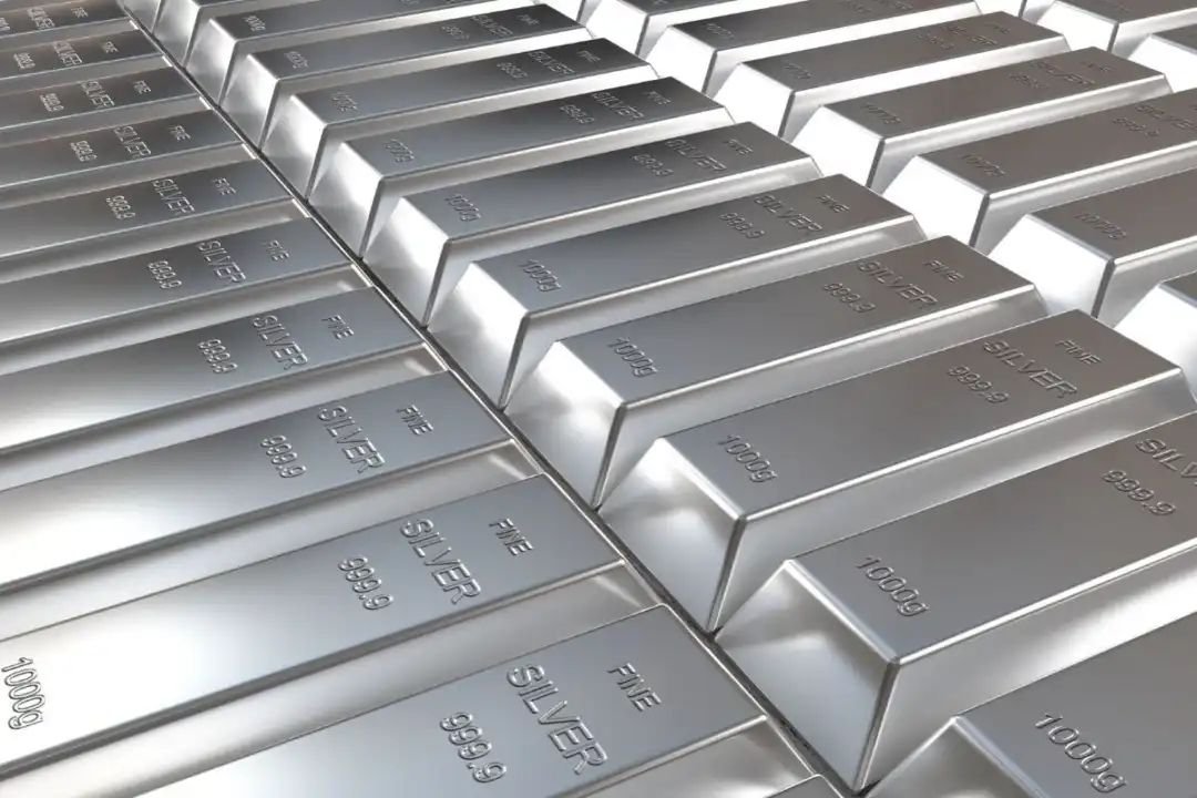 रिकॉर्ड तोड़ रही चांदी से पैसा निकालने का आ गया टाइम? सुनिए क्या कह रहे हैं एक्सपर्ट