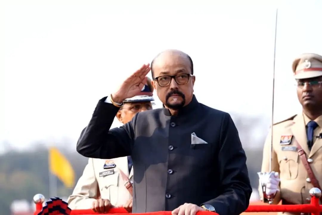 राज्यपाल रमेन डेका ने किया ध्वजारोहण, ली परेड की सलामी, जनता को दिया खूबसूरत संदेश