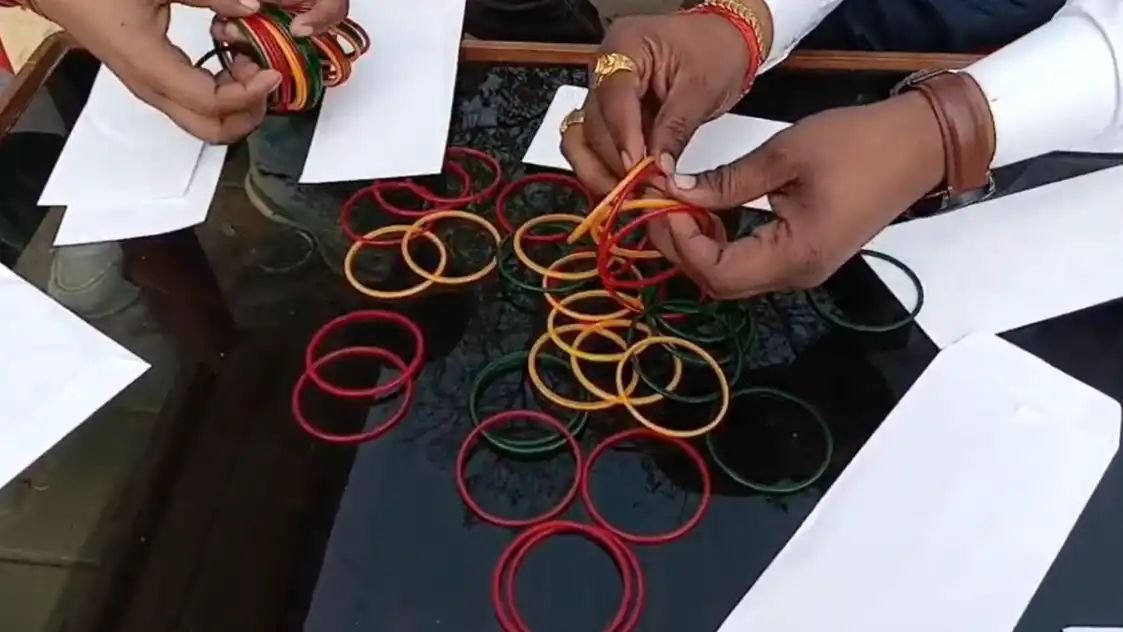 परिवार पहले, पार्टी बाद में', UGC बवाल पर BJP नेताओं को चूड़ियां भेज रहे रायबरेली के नेता