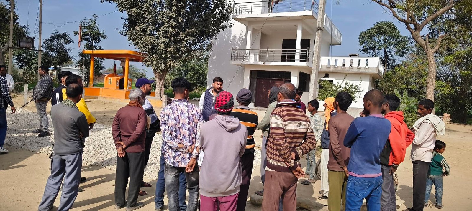 रायबरेली:भाजपा नेता अनुष्ठान सिंह जहाजी के नेतृत्व में 14 वर्षों बाद शुरू हुआ रामपुर भवानीपुर संपर्क मार्ग का निर्माण, ग्रामीणों में उत्साह