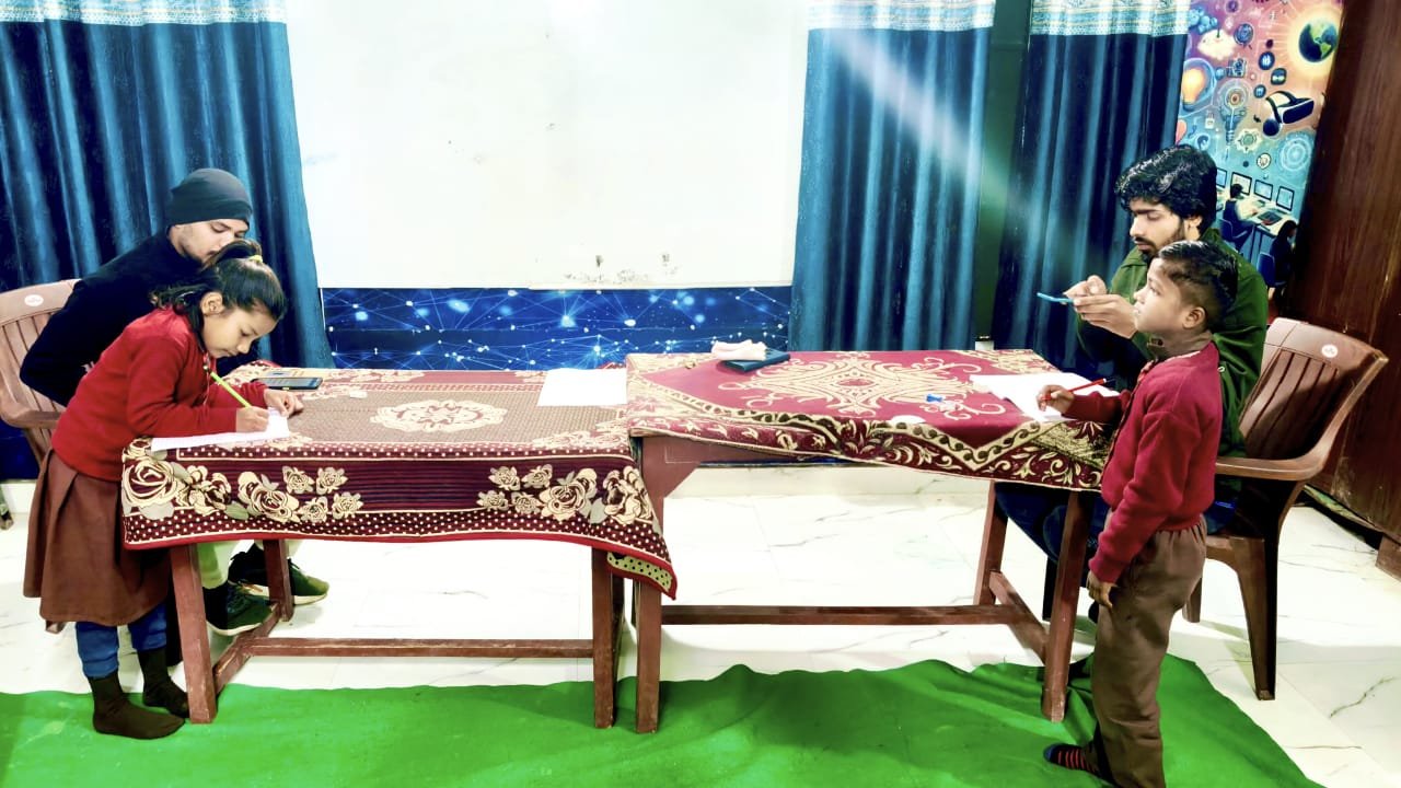 रायबरेली-प्रशिक्षुओं ने बच्चों में परखी भाषा व गणित की दक्षता