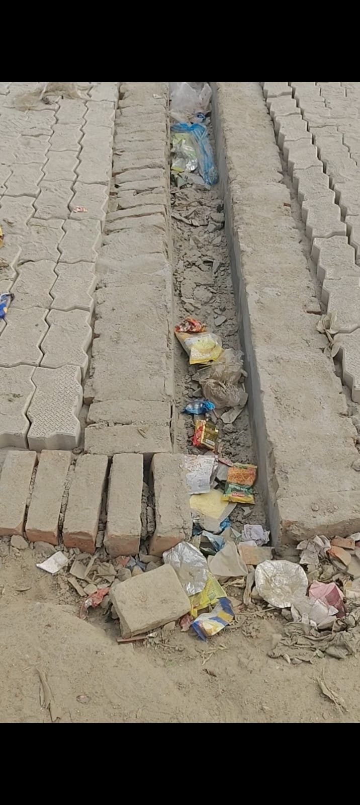 रायबरेली:नगर पंचायत के वार्ड संख्या 4, खत्री टोला में बन रही सीसी रोड पर बड़ा विवाद  जाने क्या❓