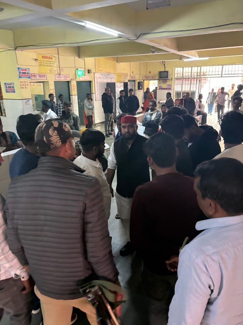 रायबरेली हरचंदपुर में सड़क दुर्घटना में घायल हुआ युवक