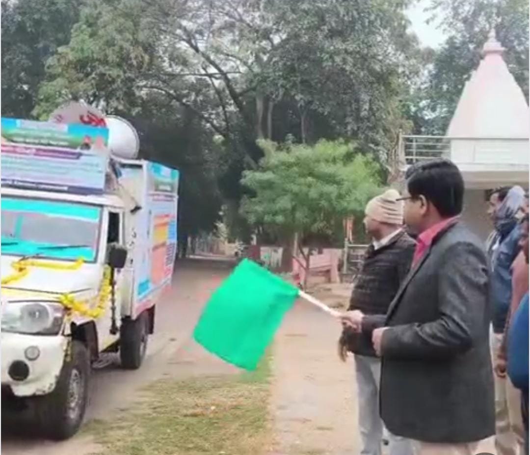 रायबरेली-ऊंचाहार: सरकारी योजनाओं का लाभ लेने के लिए 'फार्मर रजिस्ट्री' अनिवार्य, एसडीएम ने जागरूकता रथ को दिखाई हरी झंडी