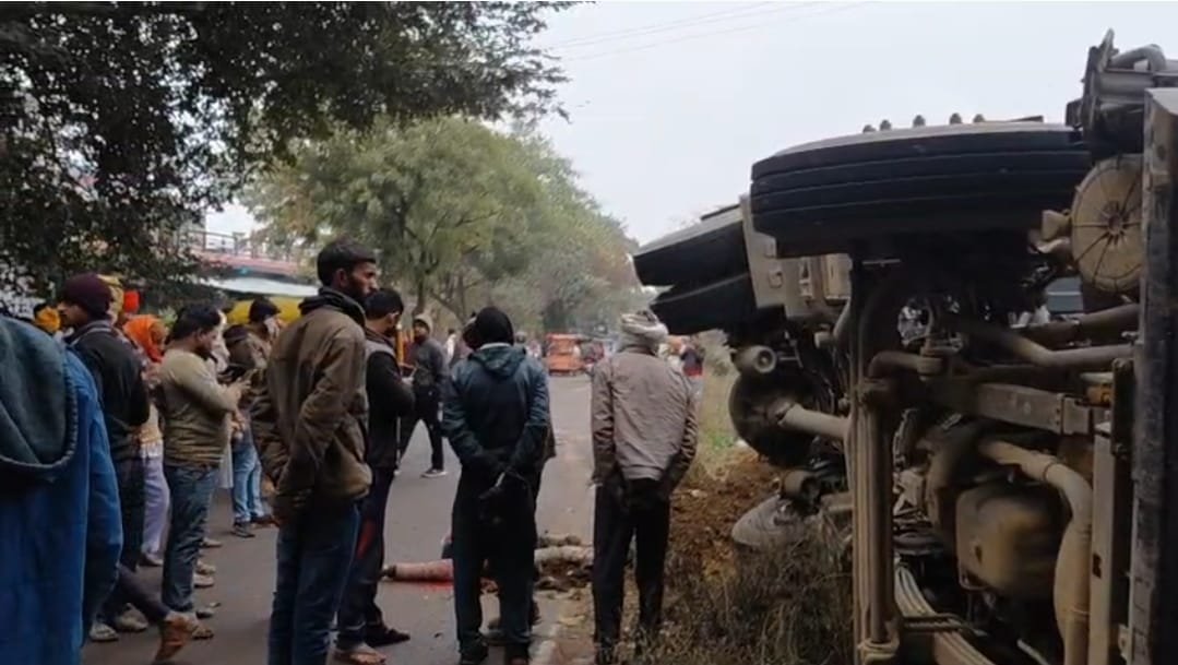 रायबरेली-डंपर की टक्कर से स्कूटी सवार युवक की दर्दनाक मौत