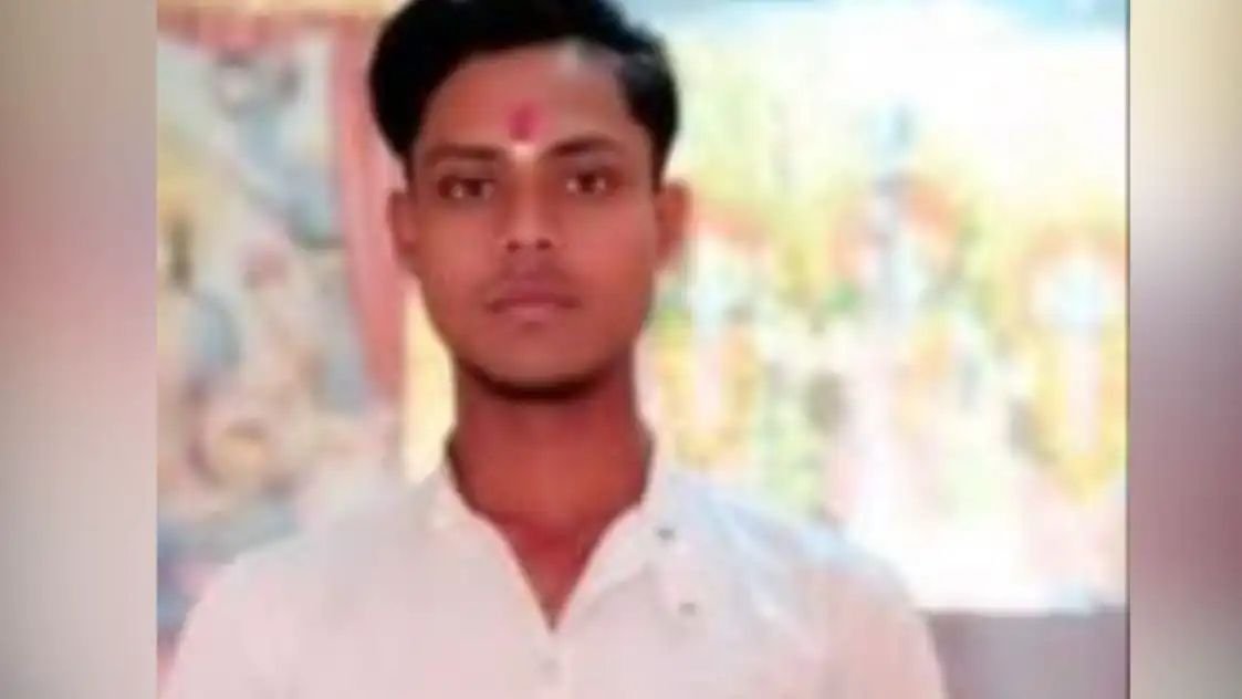 रायबरेली में चलती बाइक पर रील बनाना पड़ा भारी... खड़े कंटेनर से टकराई तेज रफ्तार बाइक, एक युवक की मौत