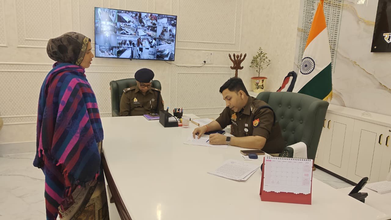रायबरेली- जनता दरबार लगाकर नवागंतुक एसपी रवि कुमार ने सुनी समस्याएं 