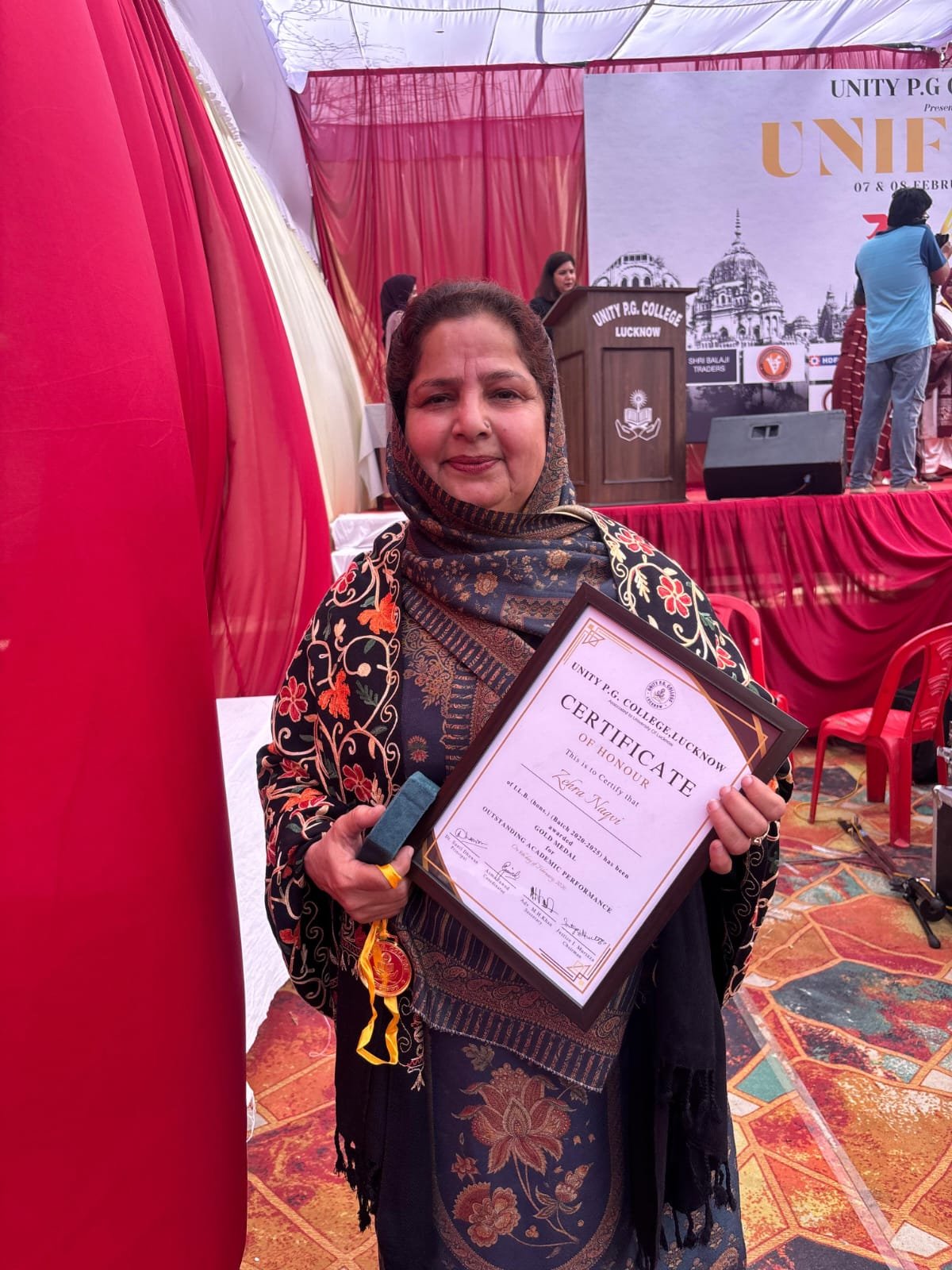 रायबरेली-ऊंचाहार की बेटी ज़हरा नकवी को गोल्ड मेडल:लंदन में पढ़ाई और लखनऊ में सम्मान