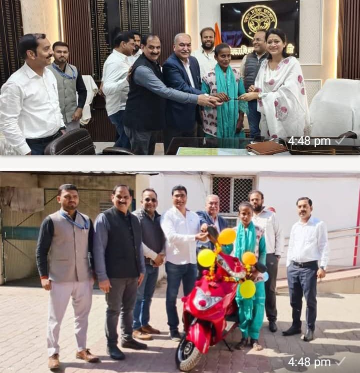 रायबरेली डीएम के प्रयासों से लक्ष्मी को पिता के इलाज के लिए मिली स्कूटी