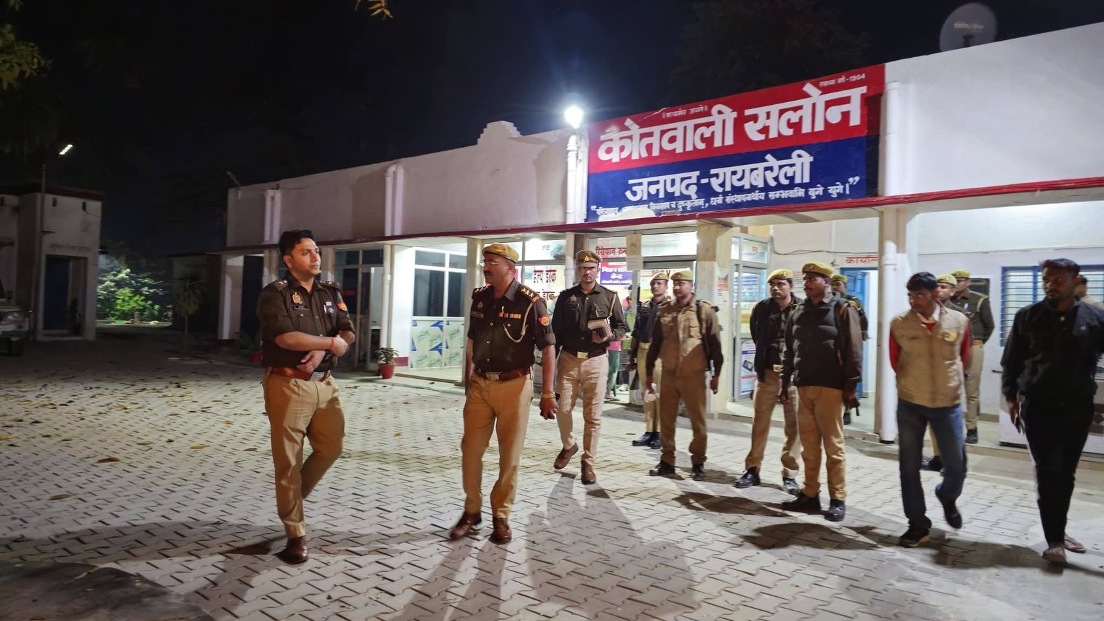 रायबरेली के नए पुलिस अधीक्षक रवि कुमार का सलोन और डीह थानों पर औचक निरीक्षण
