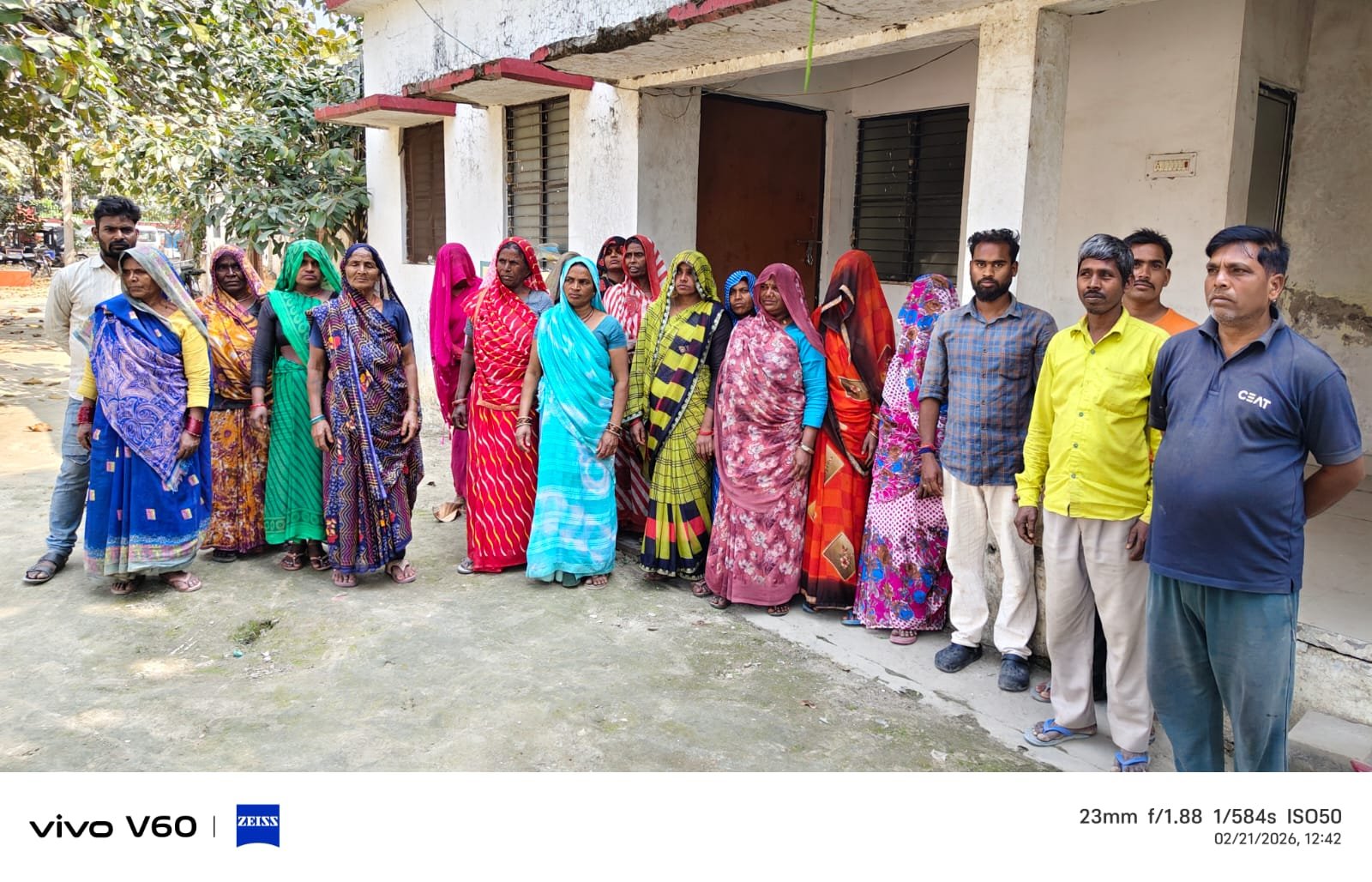 रायबरेली-दो दर्जन से अधिक ग्रामीणों ने दबंगों पर रास्ता अवरुध करने को लेकर थाने में दिया प्रार्थना पत्र, लगाई न्याय की गुहार