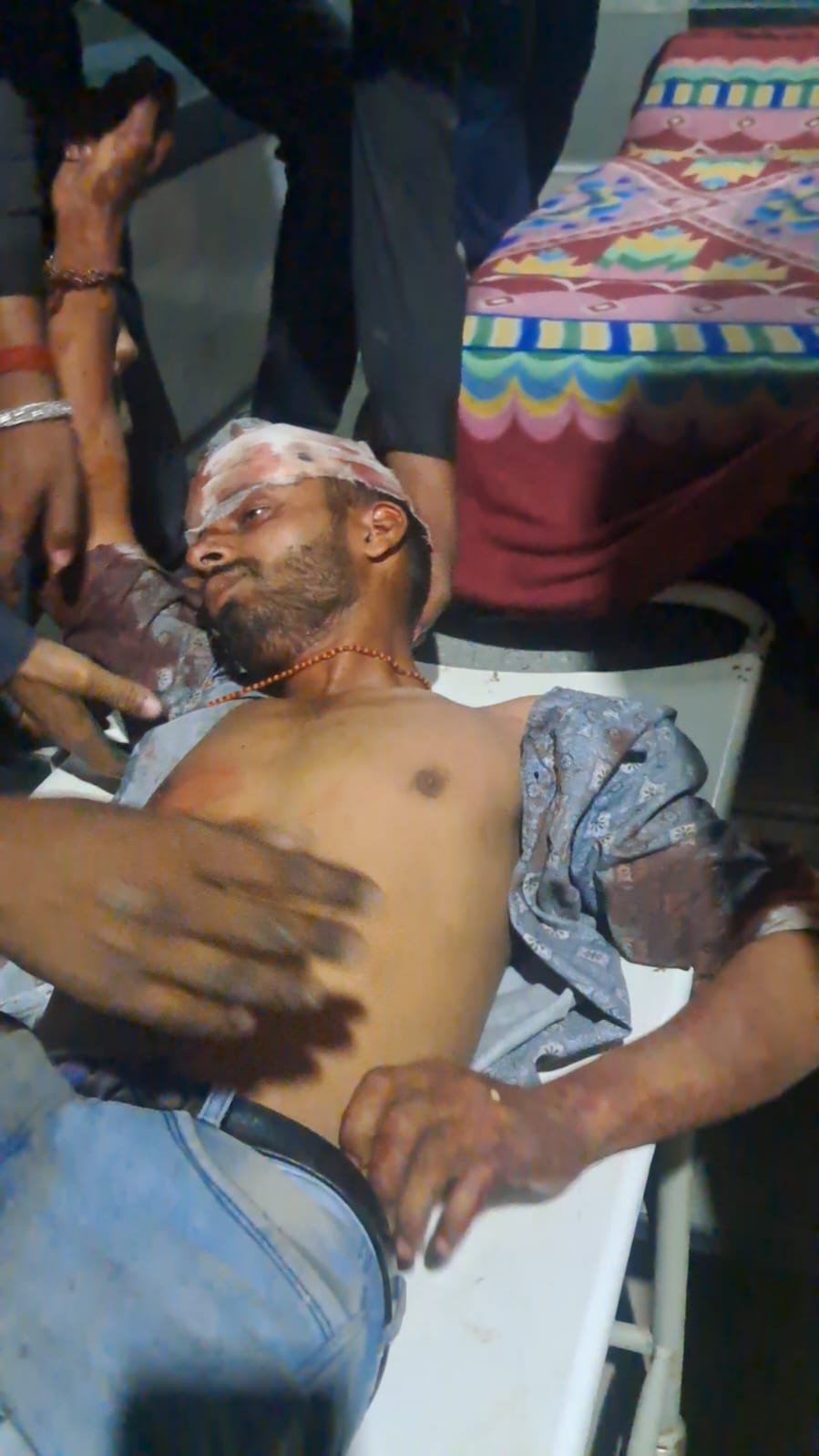 रायबरेली:सड़क हादसे में साइकिल सवार 18 वर्षीय युवक गंभीर रूप से घायल,,, 