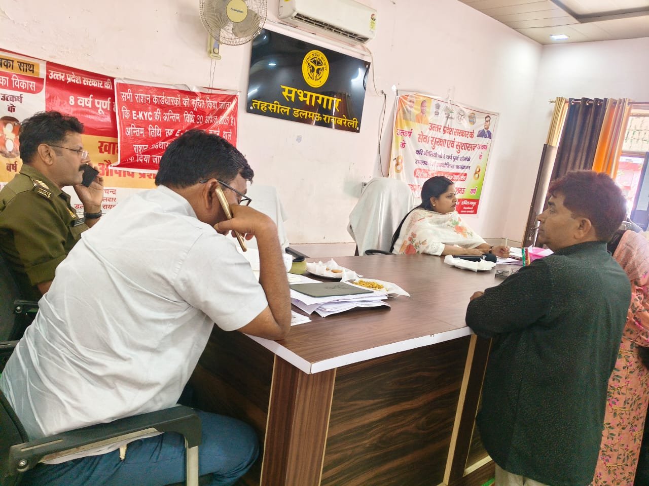 रायबरेली-समाधान दिवस में तहसीलदार ने सुनी समस्याएं 