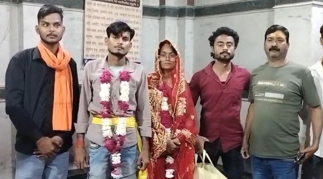 रायबरेली:मुस्लिम युवती ने अपनाया हिंदू धर्म, बालेश्वर मंदिर में प्रेमी शिवम के साथ लिए सात फेरे,,,, 