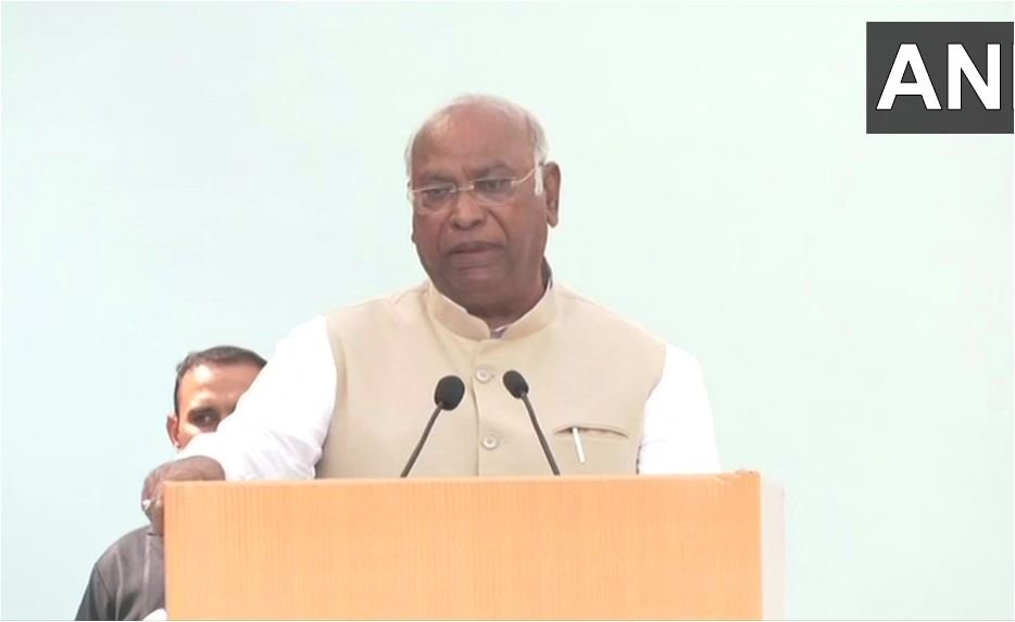 कांग्रेस का नया कप्तान: जिम्मेदारी मिलने के बाद बोले खड़गे, मजदूर का बेटा बना कांग्रेस अध्यक्ष, सोनिया गांधी हैं त्याग की मूर्ति