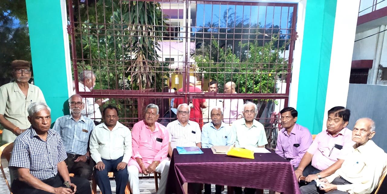 Raibareli-वनाकस की बैठक में अंतर्राष्ट्रीय वरिष्ठ नागरिक दिवस मनाने पर हुई चर्चा