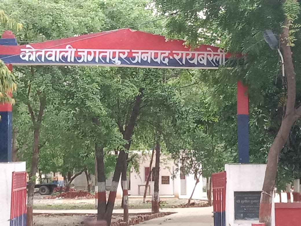 रायबरेली- कोतवाली में तैनात मुंशी का नही छूट रहा है कुर्सी प्रेम