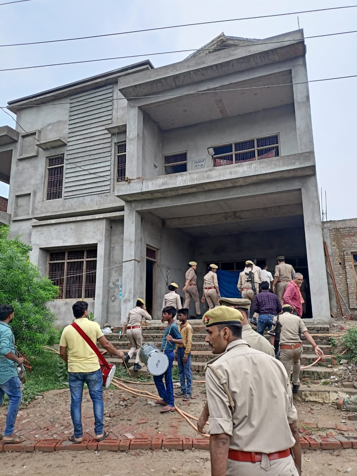 Raibareli-ज़हरीली शराब काण्ड के गुनाहगार की संपत्ति हुई कुर्क