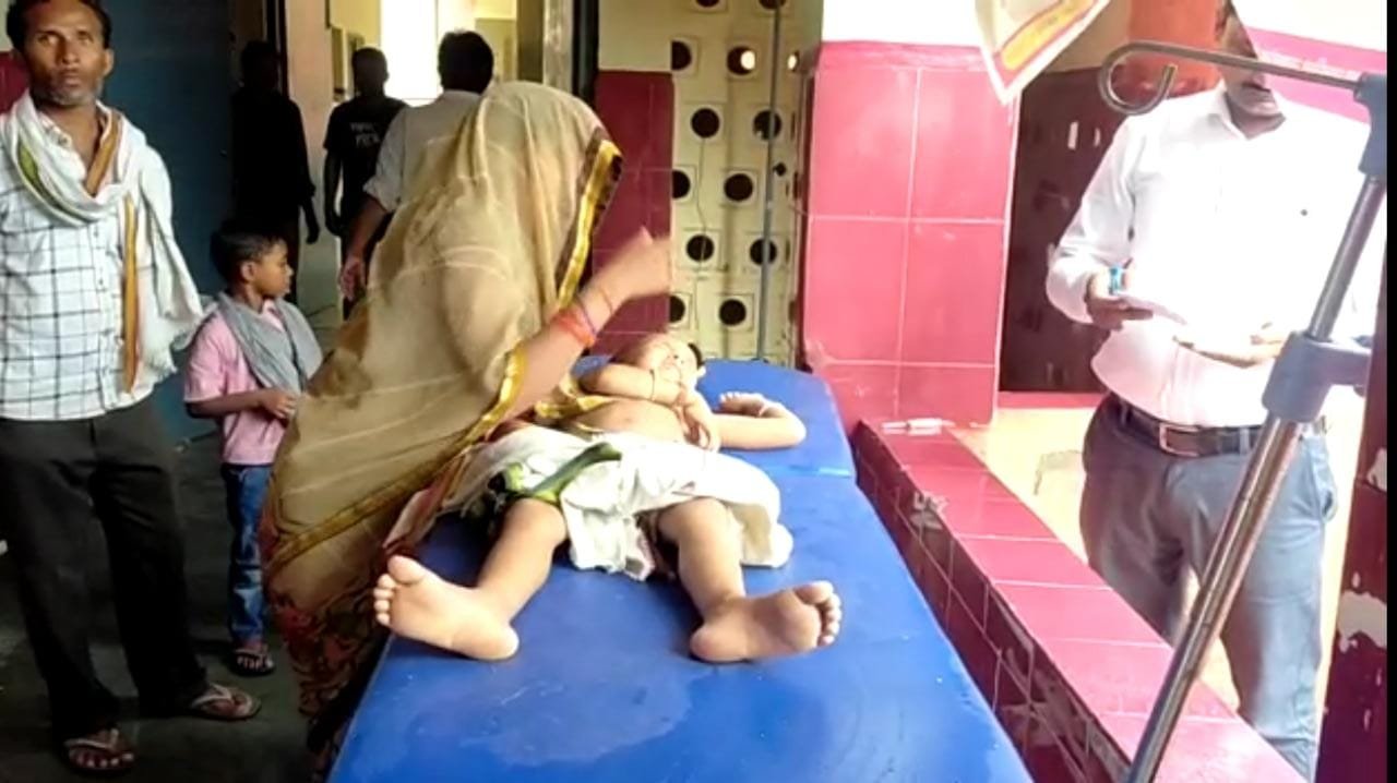 Raibareli-आकाशीय बिजली गिरने की चपेट में आकर एक बच्ची समेत दो लोग गंभीर..... 