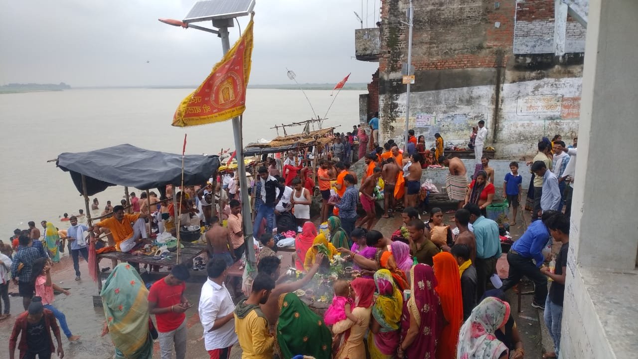 Raibareli-सावन के द्वितीय सोमवार को बाबा बाल्हेशर मंदिर में उमड़ी भक्तों की भीड़* 