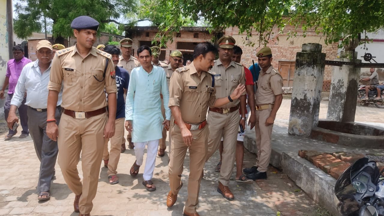 Raibareli-SP ने आगामी त्यौहारों को लेकर क्षेत्र में किया भ्रमण 