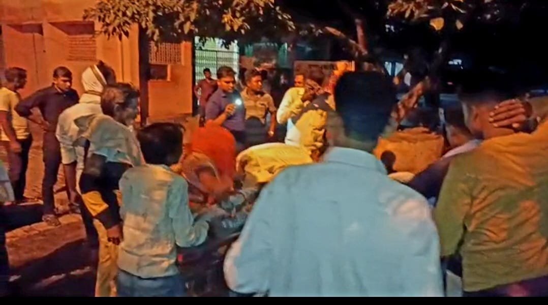 Raibareli-डंपर की टक्कर से बाइक सवार दो लोगों की दर्दनाक मौत