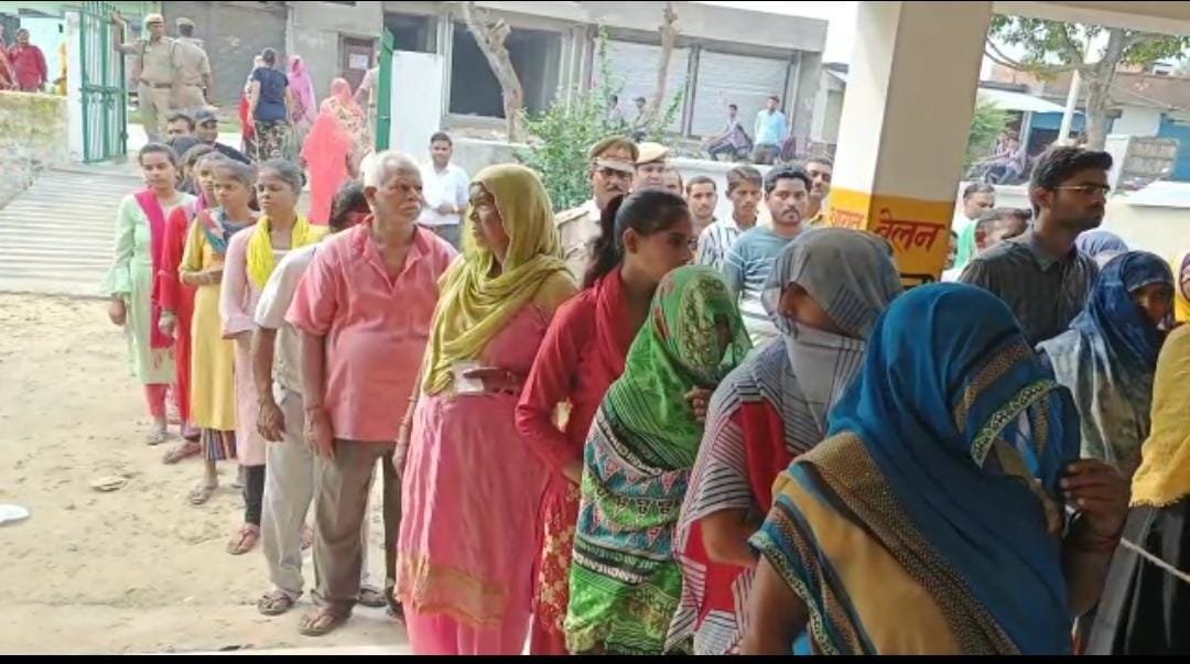 Raibareli- ग्राम प्रधान के उपचुनाव की वोटिंग शान्ति पूर्ण संपन्न