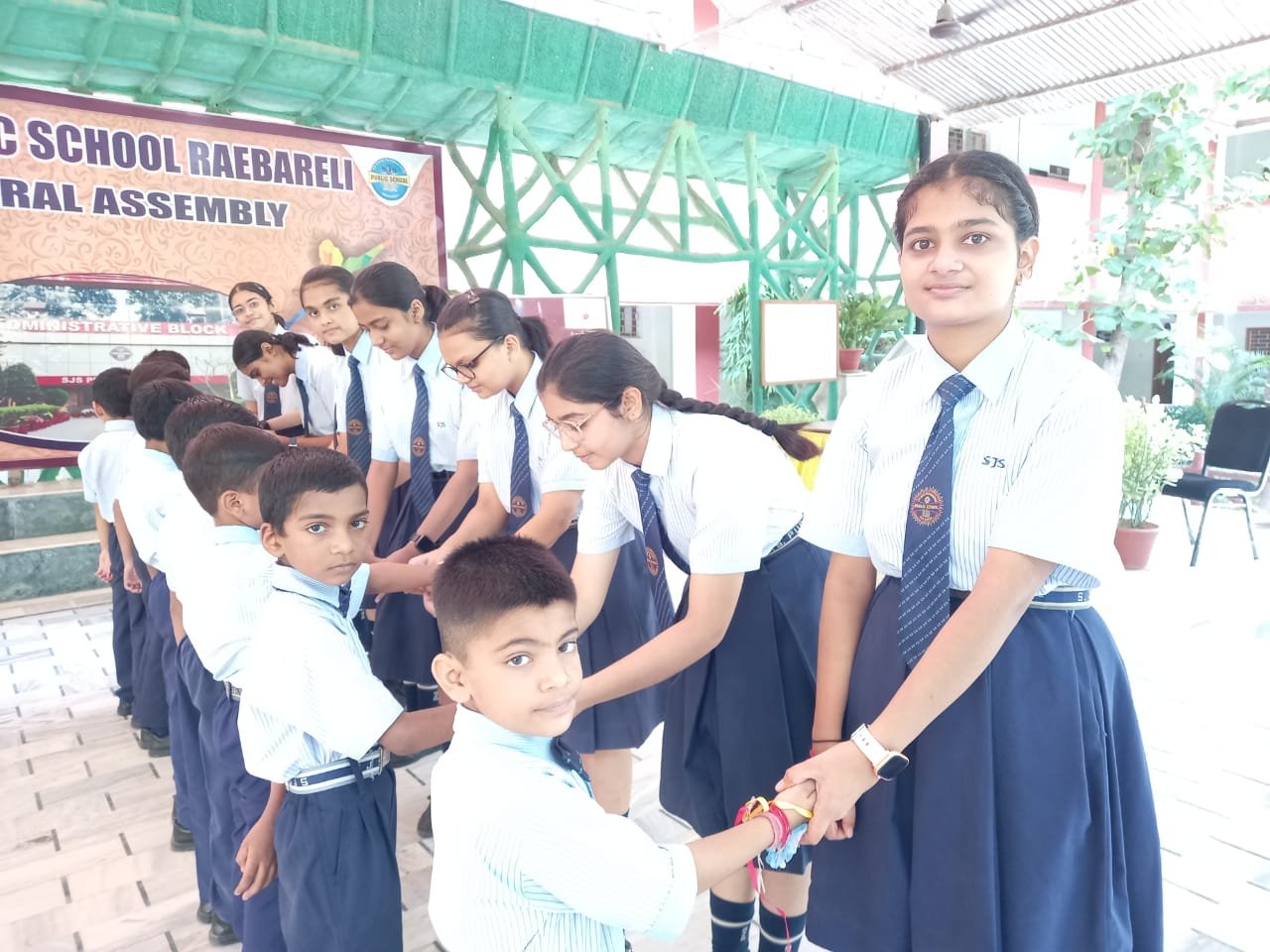 फूलो का तारों का सबका कहना है' पर थिरके नौनिहाल भाई बहन के अटूट प्रेम का त्योहार है रक्षा बंधन-रमेश बहादुर सिंह